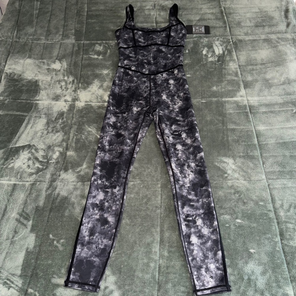 NWT Fabletics Frame Jumpsuit XS Black Gray Abstract Print Athletic One Piece